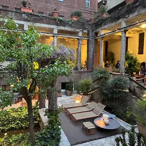 Hostel New Generation Center, Milánó
